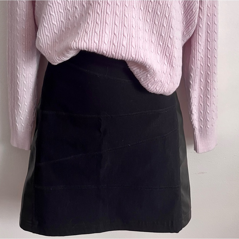Stretchy black skirt - Picture 2 of 2